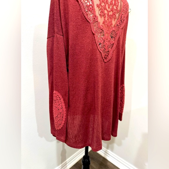 Simply Noelle Red Long Sleeve Laced Relaxed Tunic size L/XL - Picture 5 of 9